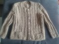 Ръчно плетен вълнен пуловер