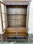 Масивна ретро витрина с дърворезба и стъклени врати, снимка 5