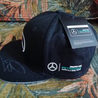 Mercedes Lewis Hamilton нова шапка с автограф AMG F1 Petronas Мерцедес Хамилтън , снимка 4 - Фен артикули - 37621320
