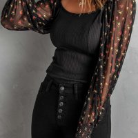 Дамска блуза в черно с ефектни дълги ръкави на цветя, снимка 1 - Блузи с дълъг ръкав и пуловери - 42775049