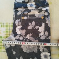 Дамски панталон на флорални мотиви, размер 32/25, снимка 10 - Панталони - 40803559