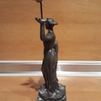 Стара скулптура, Волгоград, жена с гълъб, СССР, снимка 6 - Статуетки - 31990237