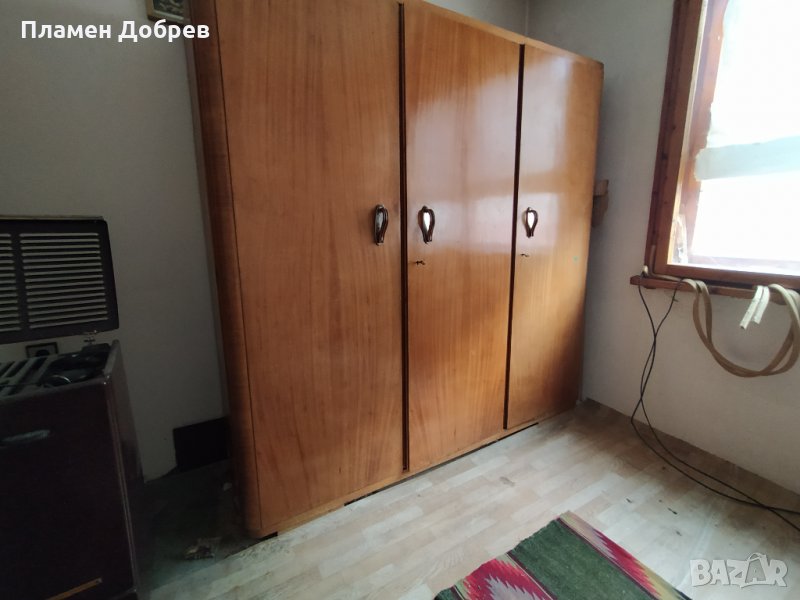 Продавам трикрилен гардероб., снимка 1