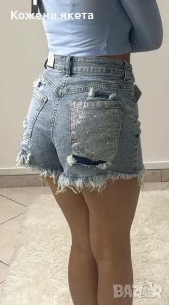Страхотни къси дънкови панталонки с лъскав джоб с камъни, снимка 1
