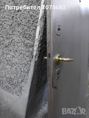 Продавам метална врата с каса, снимка 2 - Входни врати - 54113301
