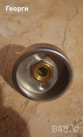 Метална пълначка за газ + 4 капачки, снимка 3 - Аксесоари и консумативи - 53191644