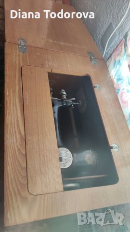 Продавам руска шевна машина шкаф, снимка 3 - Други стоки за дома - 37841906