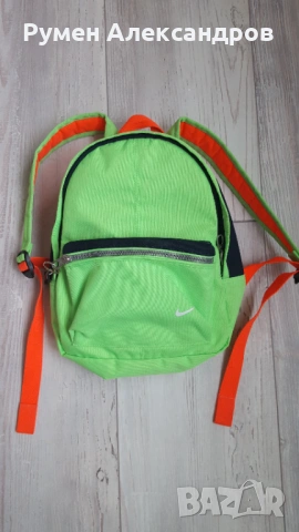 Детска електрикаво зелена NIKE раничка