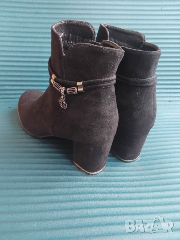 Дамски черни боти, снимка 2 - Дамски боти - 52493213