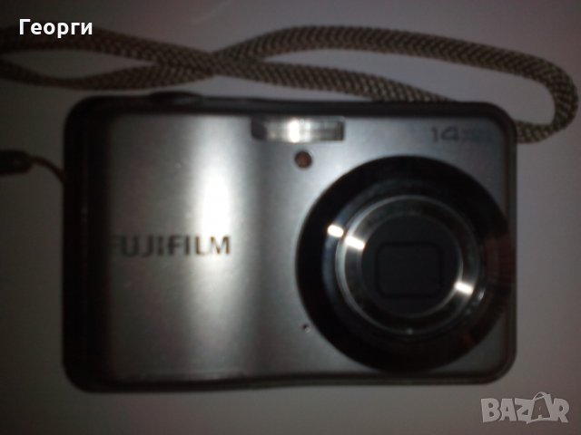 Запазен цифров фотоапарат Fuji film 14 отлично състояние без батерии, снимка 1 - Фотоапарати - 29634062
