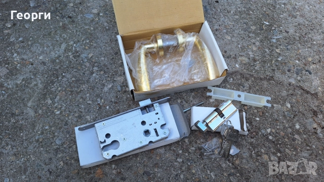 Дръжки за врата с брава и патрон