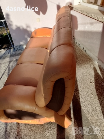 луксозен кожен диван 