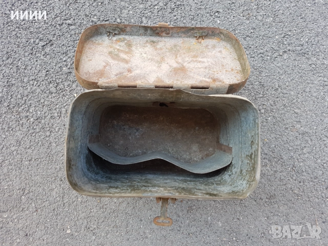 Стара метална кутия, снимка 3 - Антикварни и старинни предмети - 52280703