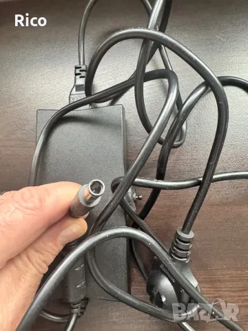 Оригинално Зарядно Dell 130W, снимка 4 - Кабели и адаптери - 49778976