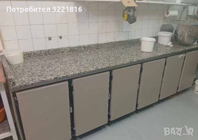 Хладилна маса сладкарска