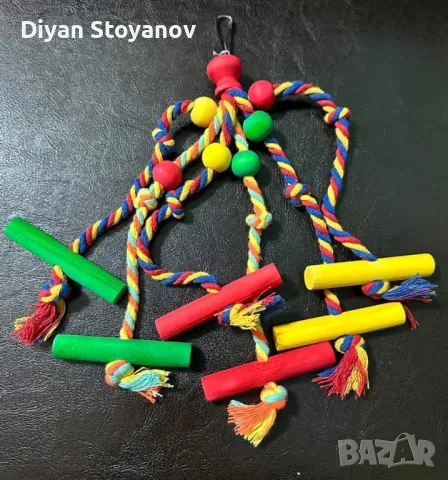 Играчки за папагали и кацалки 