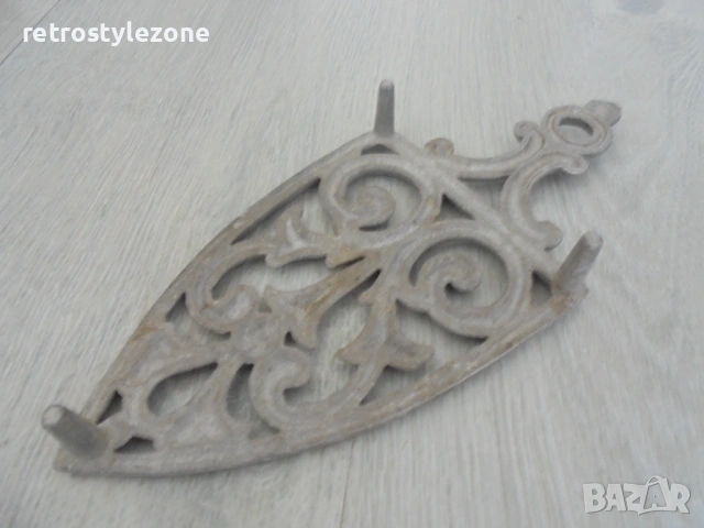 № 8487 СТАРА МЕТАЛНА ПОСТАВКА ЗА ЮТИЯ  , снимка 3 - Други ценни предмети - 53220811