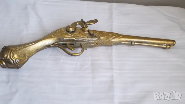 Метален декоративен пистолет за стена