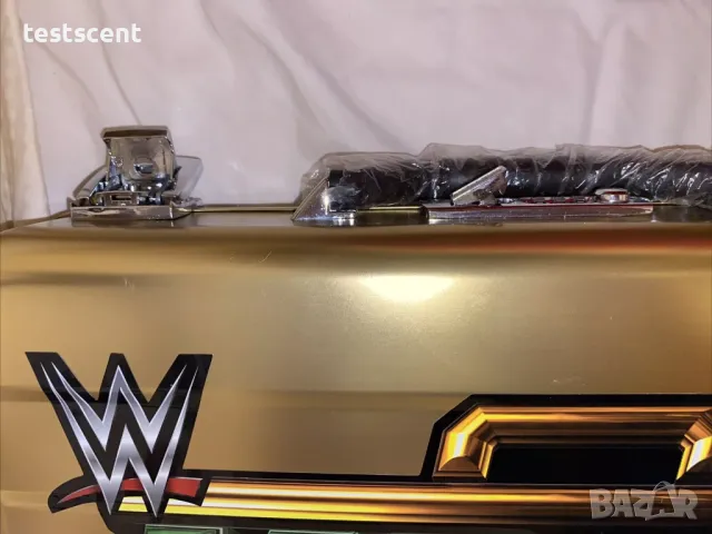 WWE Money In The Bank Briefcase куфар gold колекционерски Договорът в куфарче , снимка 4 - Колекции - 48988450