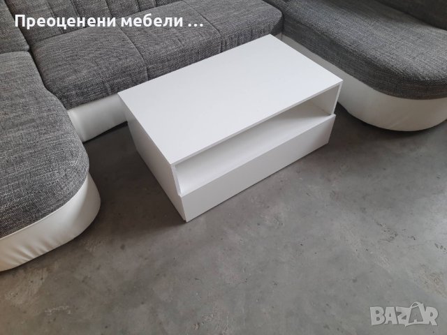 Холна масичка с 2 чекмеджета внос от Германия.