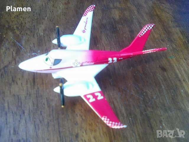 Метален модел играчка на малък двумоторен витлов самолет Чесна