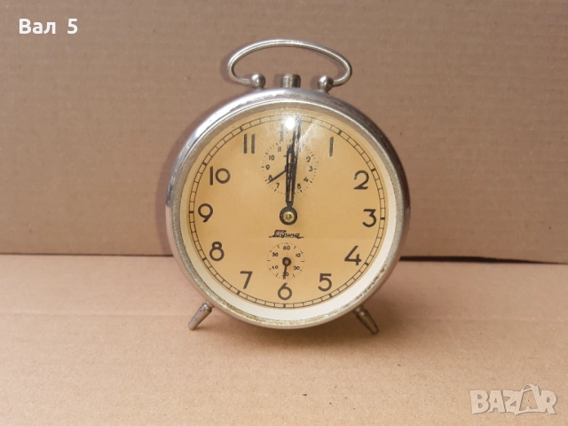 Рядък БЪЛГАРСКИ часовник , будилник РОДИНА . Работи