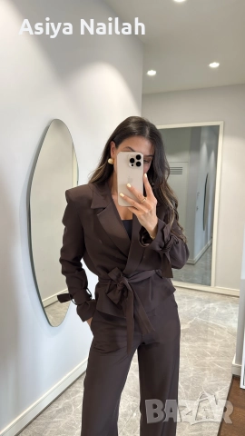 Дамски кафяв костюм от две части – сако с колан и панталон, снимка 3 - Костюми - 52795164