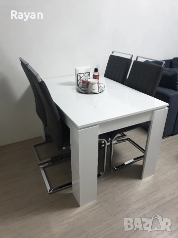 Комплект маса със 4 стола , снимка 2 - Маси - 52315436