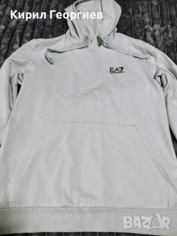 Екип Emporio Armani.