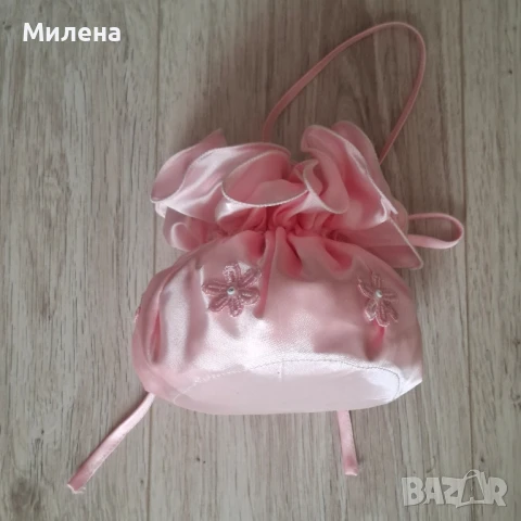 Сатенена чантичка с декорация , снимка 3 - Сватбени аксесоари - 51113052