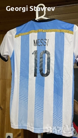 Продавам тениска на Аржентина на Меси!!!, снимка 2 - Футбол - 52374748