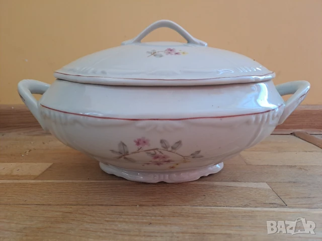 Порцеланов супник