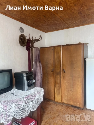 Къща с двор в с. Разделна, снимка 8 - Къщи - 51603665