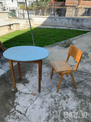 Продавам дървени столове