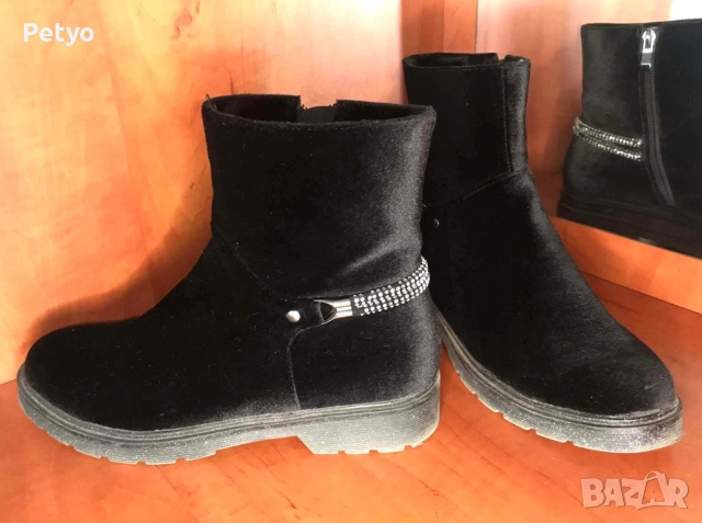 Дамски велурени боти