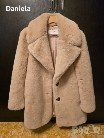 Пухкаво светло розово палто на ZARA