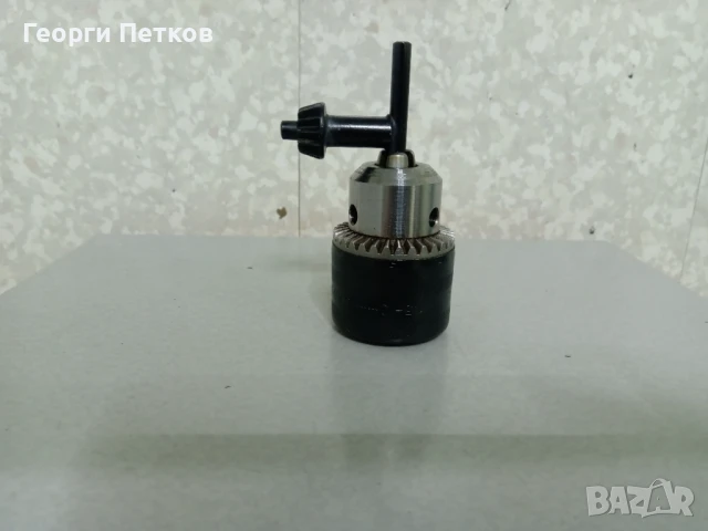 Патронник и ключ за бормашина/дрелка.