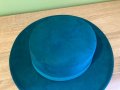 Дамска шапка универсален размер цвят тюркоаз, снимка 1 - Шапки - 35374789