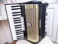 Продавам акордеон Weltmeister 60 баса в отлично състояние, снимка 2