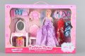 Кукла Барби с тоалетка, рокли, аксесоари и столче, снимка 1 - Кукли - 38955322