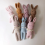 Зайче и дрънкалка ръчна изработка в неутрален цвят, плетени зайчета, играчка за бебе, бежово зайче , снимка 10