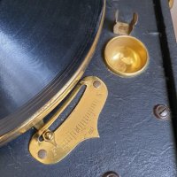 Стар американски грамофон с манивела Concert deLuxe, снимка 7 - Антикварни и старинни предмети - 40057876