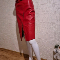 Червена кожена пола , снимка 1 - Поли - 44636913