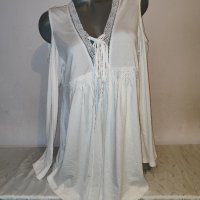 Бяла блуза - туника р-р ХЛ, снимка 1 - Туники - 42504000