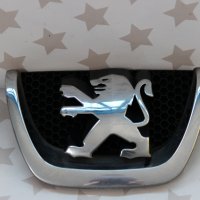 Предна емблема Peugeot 207 (2006-2014г.) Пежо 207 / 303002001 / 3030 02 001, снимка 1 - Аксесоари и консумативи - 31780115
