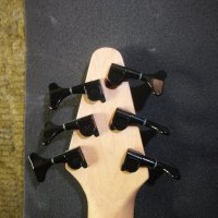 6 струнна бас китара (flying V), снимка 3 - Китари - 36729712