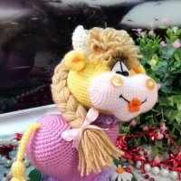 "Влюбена кравичка", приятелка на символа 2021г.,Плетена играчка, Ръчно изработена, Перфектен подарък, снимка 11 - Романтични подаръци - 31067927