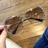 Уникално бляскави слънчеви очила с кафеви стъкла и камъни, снимка 1 - Слънчеви и диоптрични очила - 44311633