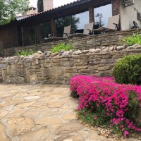 Самостоятелна къща за гости ,Попската къща’ с.Медвен, снимка 1 - Почивки на планина - 40478992