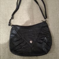 Черна чанта от естествена кожа, снимка 1 - Чанти - 40743927